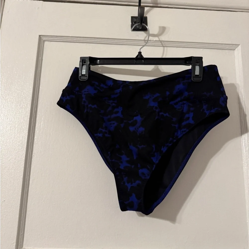 - Fabletics High-Waisted Cross Over Swim Bottom Sz Large